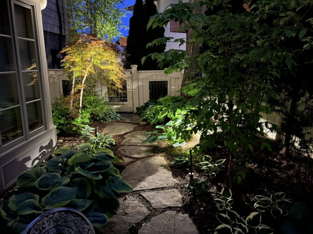 COMMERCIAL OUTDOOR LANDSCAPE LIGHTING